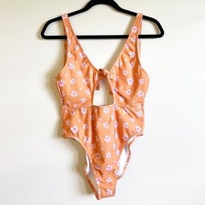 Ele Swims X Dae one piece